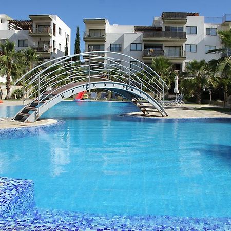 Danaos Pool View Apartment Paphos Bagian luar foto